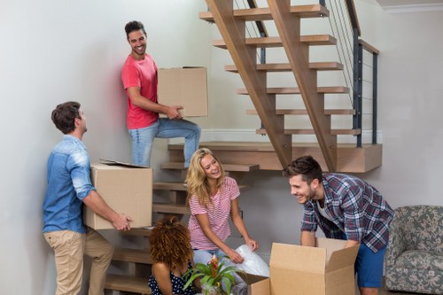 Packing and transport support for Chelsea flats and homes